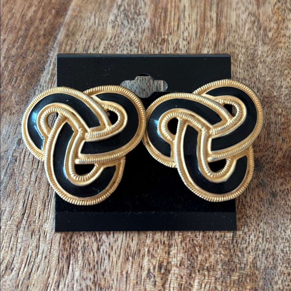 Vintage Endless Celtic Knot Clip On Earrings Black Enamel Gold Tone 80s Chunky